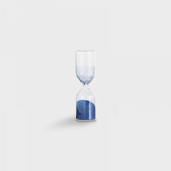 Questo intramontabile vetro glitterato blu è il regalo perfetto! Non indica il tempo