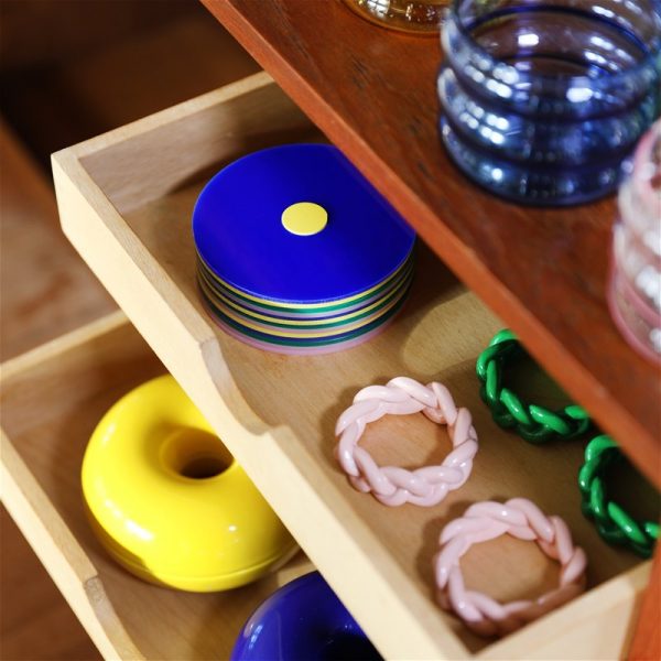 Vesti la tua tavola con questi portatovaglioli intrecciati! &Klevering - Accessori Tavola Plastica