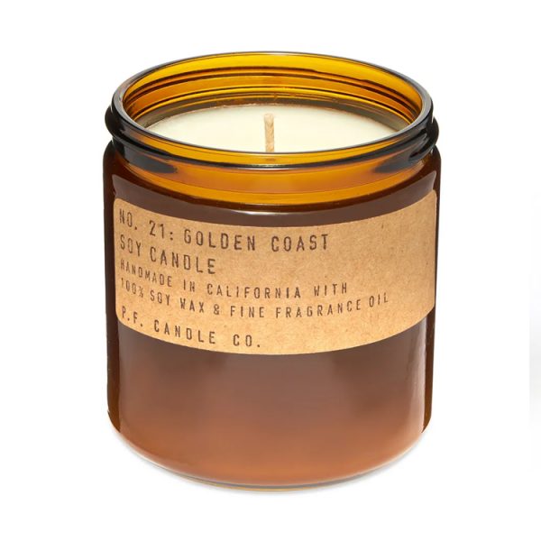 Inquadra la tua casa nella fragranza con le bellissime candele profumate di P.F. Candle Co. che giocano su profumi unici di tutto